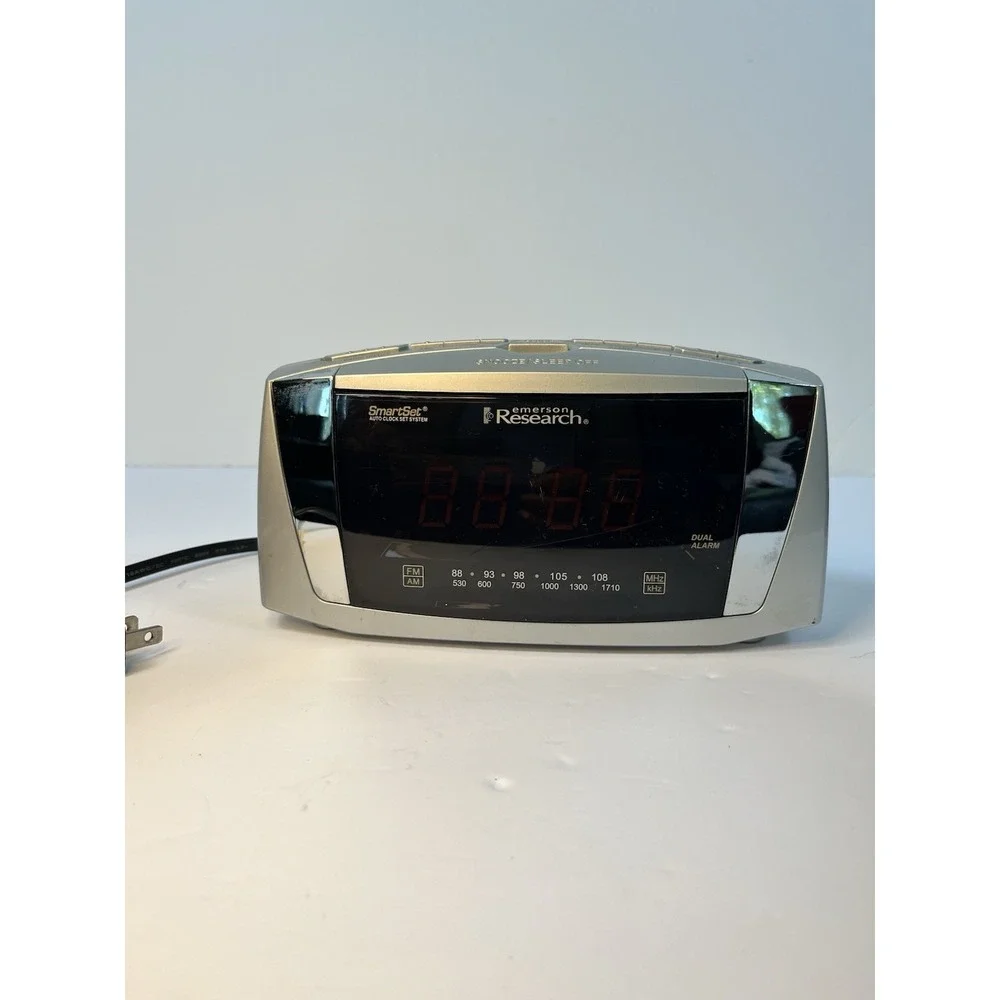 Emerson‎ Research SmartSet Dual Alarm Clock AM/FM Radio CKS5055S